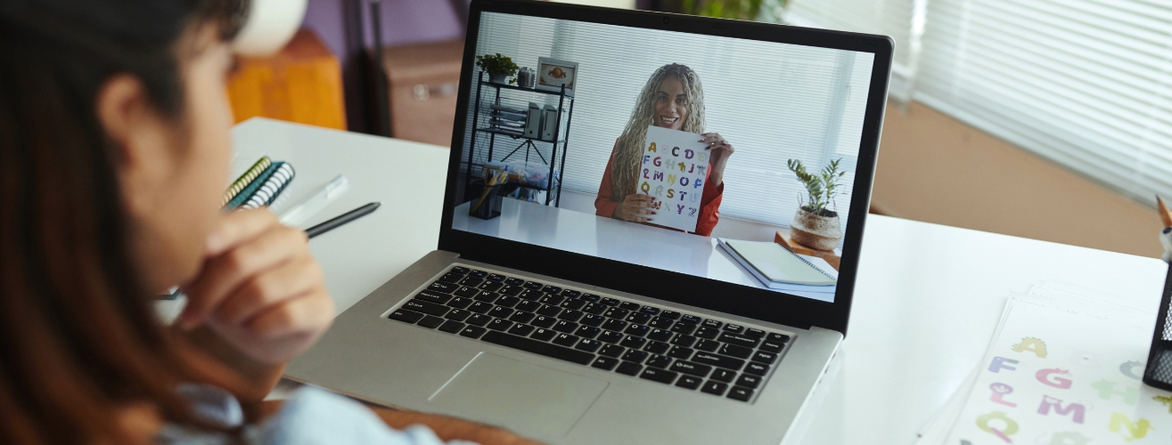 Perkembangan Empati Anak dan Remaja dalam Interaksi Daring